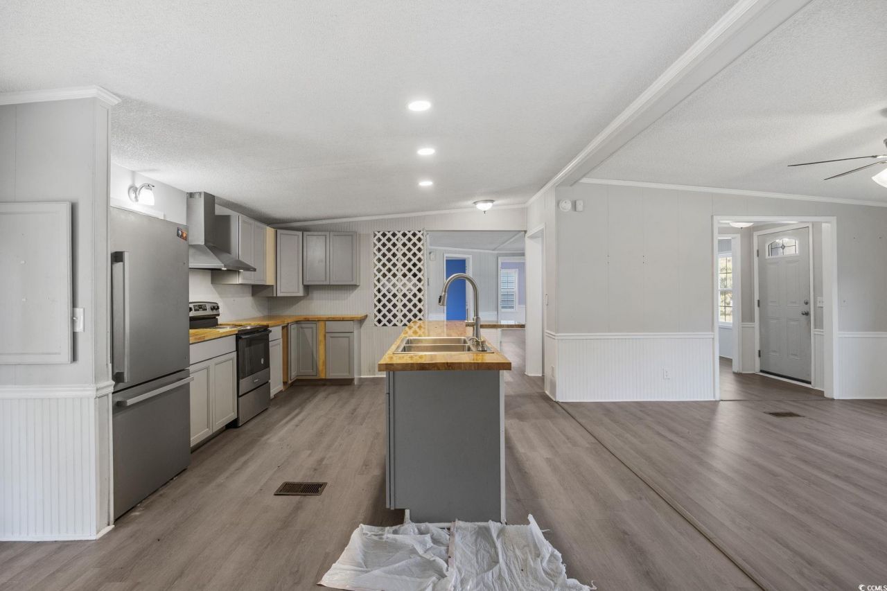 4221 Blake Rd. Photo 9