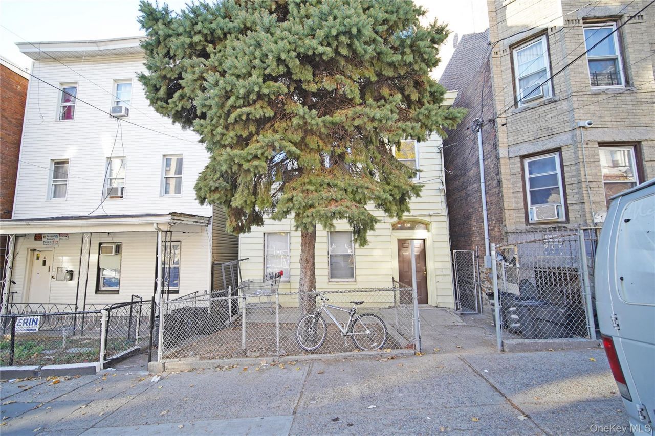 45 Linden St, Yonkers, NY 10701 Main Photo