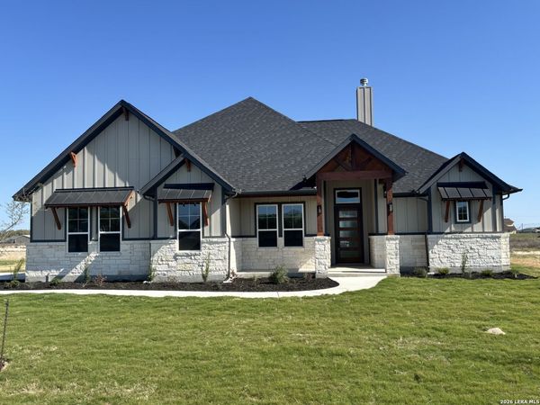 171 Pradera Ridge Drive, Floresville, TX 78114