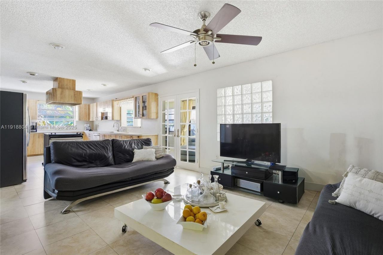 272 191st Ter, Sunny Isles Beach, FL 33160 Photo