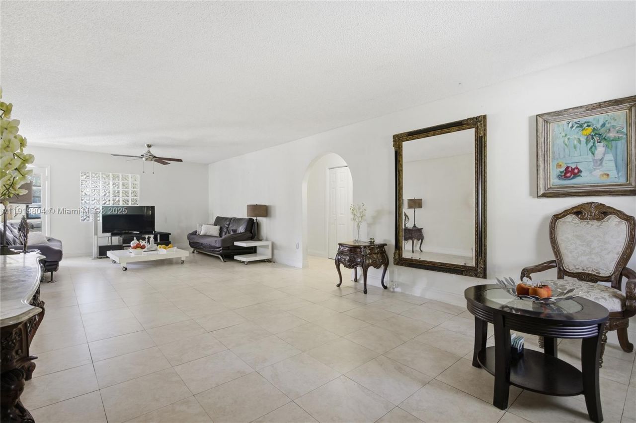 272 191st Ter, Sunny Isles Beach, FL 33160 Photo