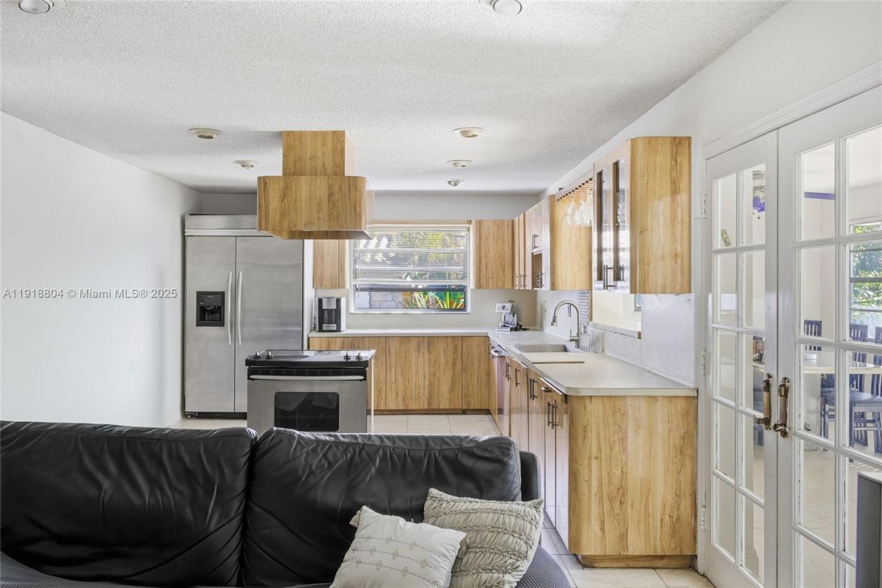 272 191st Ter, Sunny Isles Beach, FL 33160 Photo