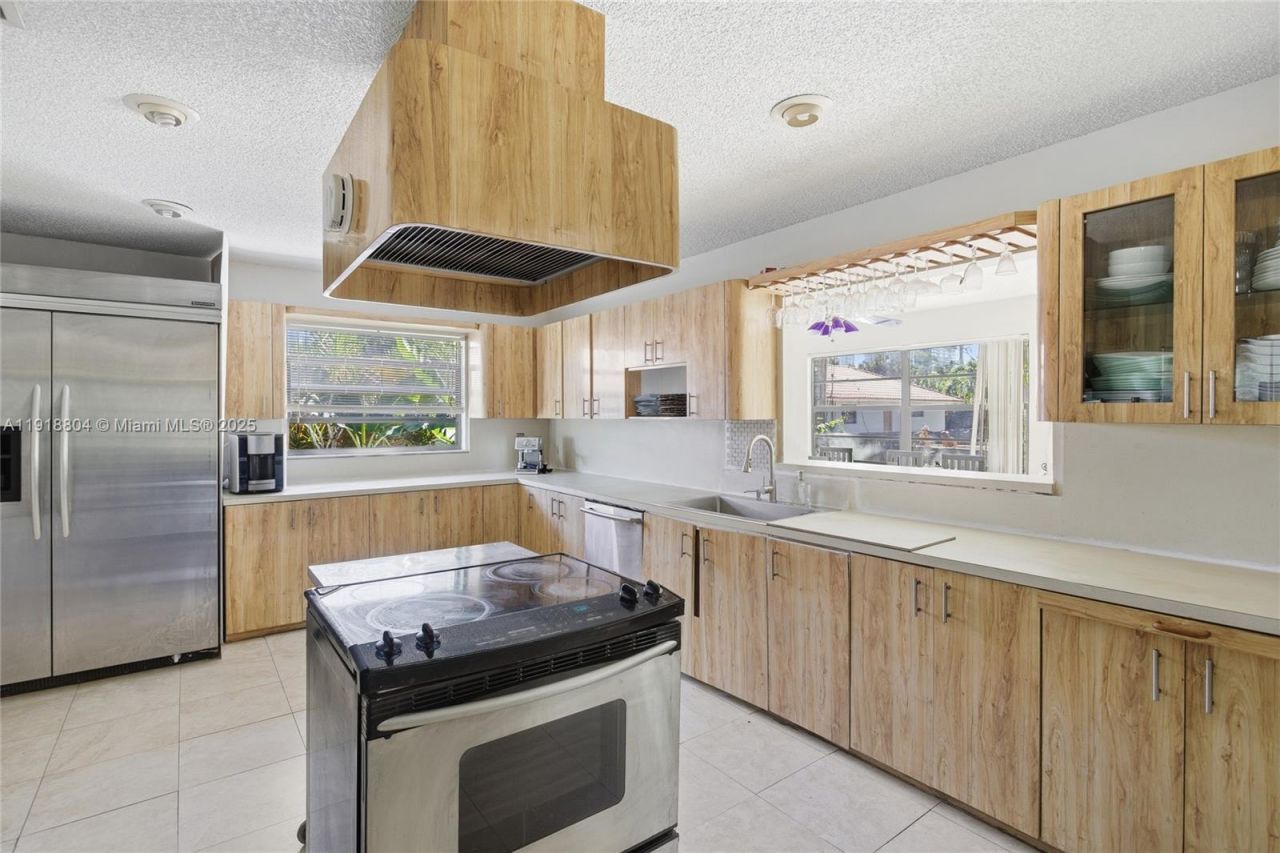 272 191st Ter, Sunny Isles Beach, FL 33160 Photo