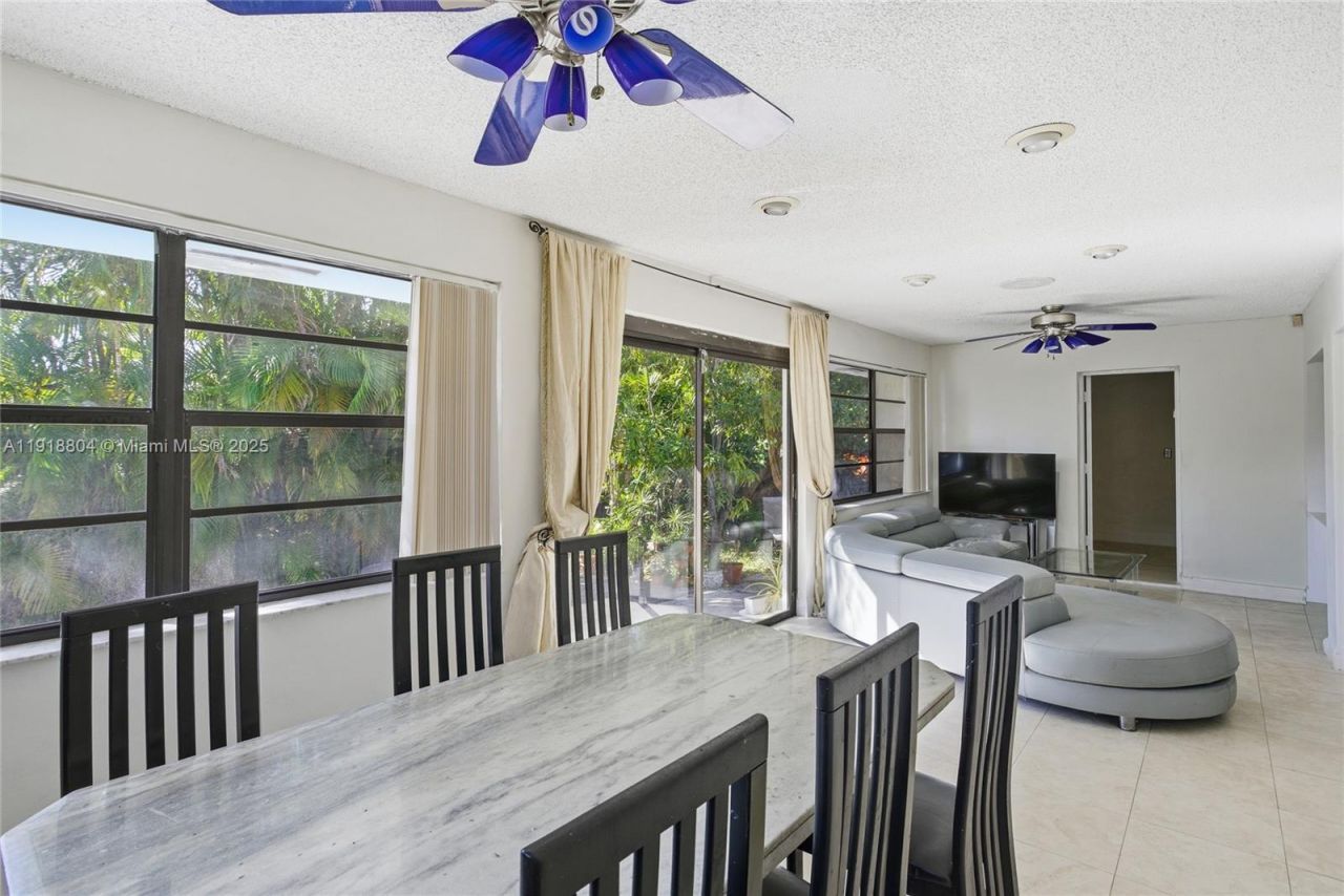 272 191st Ter, Sunny Isles Beach, FL 33160 Photo