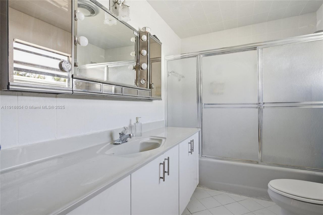 272 191st Ter, Sunny Isles Beach, FL 33160 Photo