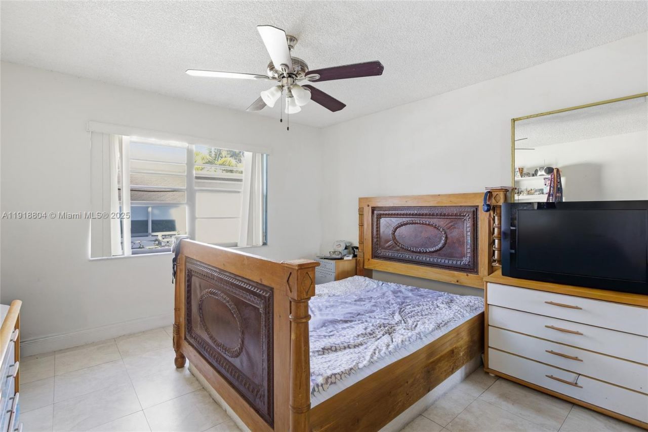 272 191st Ter, Sunny Isles Beach, FL 33160 Photo