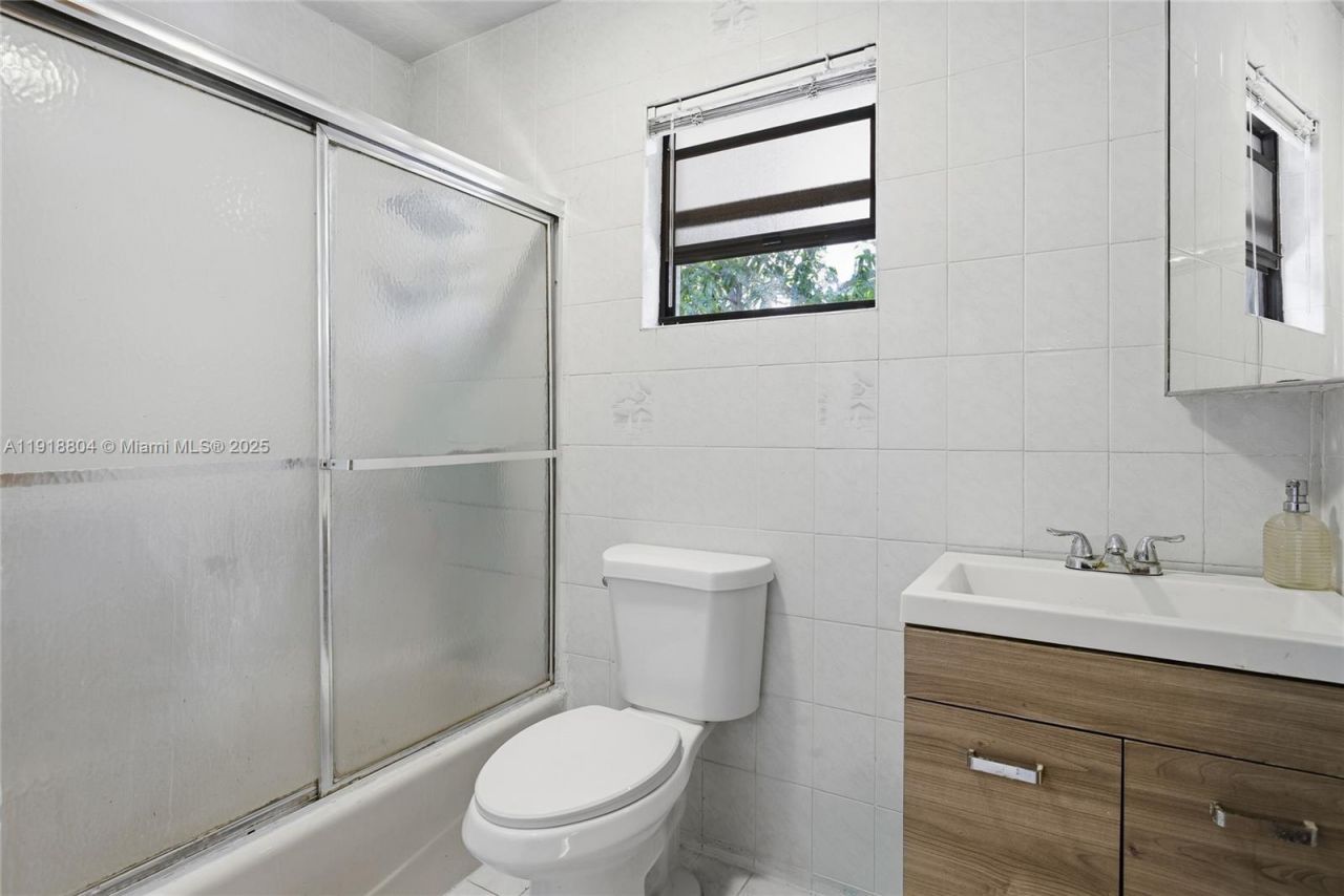 272 191st Ter, Sunny Isles Beach, FL 33160 Photo