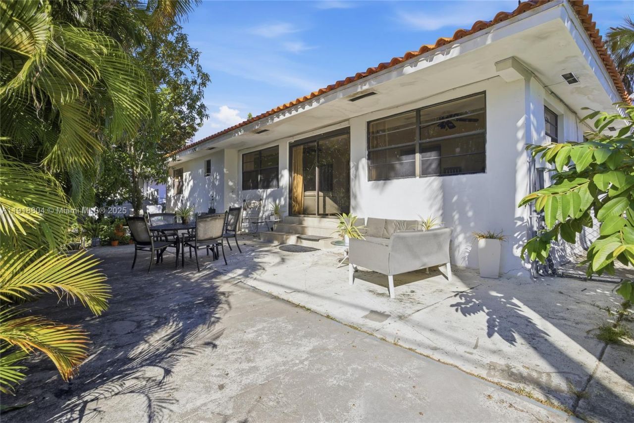 272 191st Ter, Sunny Isles Beach, FL 33160 Photo