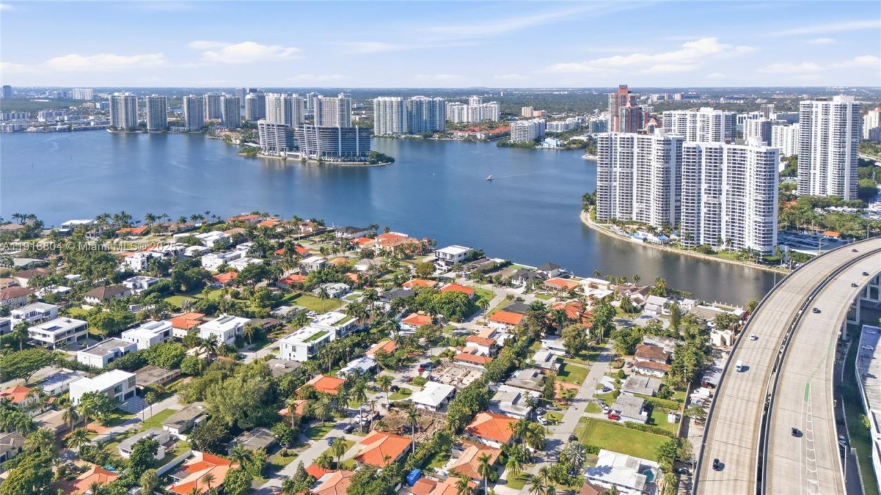 272 191st Ter, Sunny Isles Beach, FL 33160 Photo