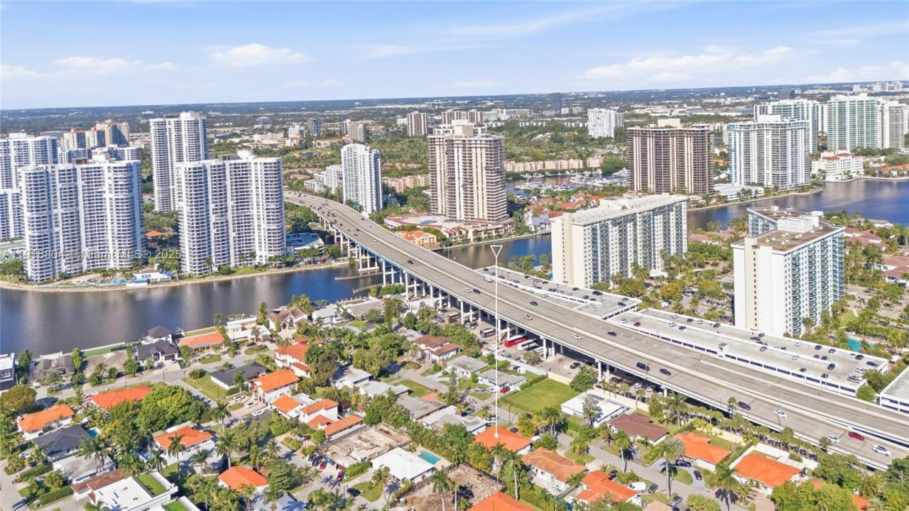 272 191st Ter, Sunny Isles Beach, FL 33160 Photo