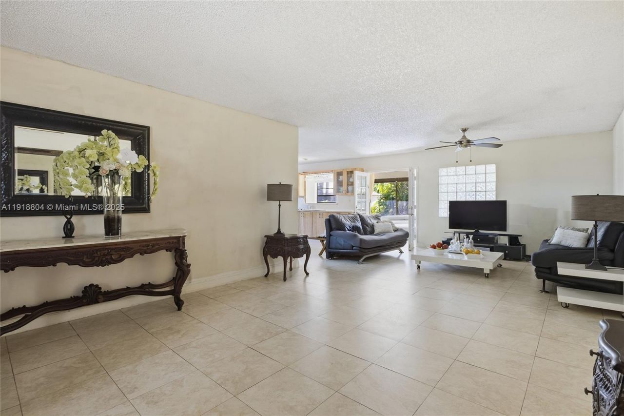 272 191st Ter, Sunny Isles Beach, FL 33160 Photo