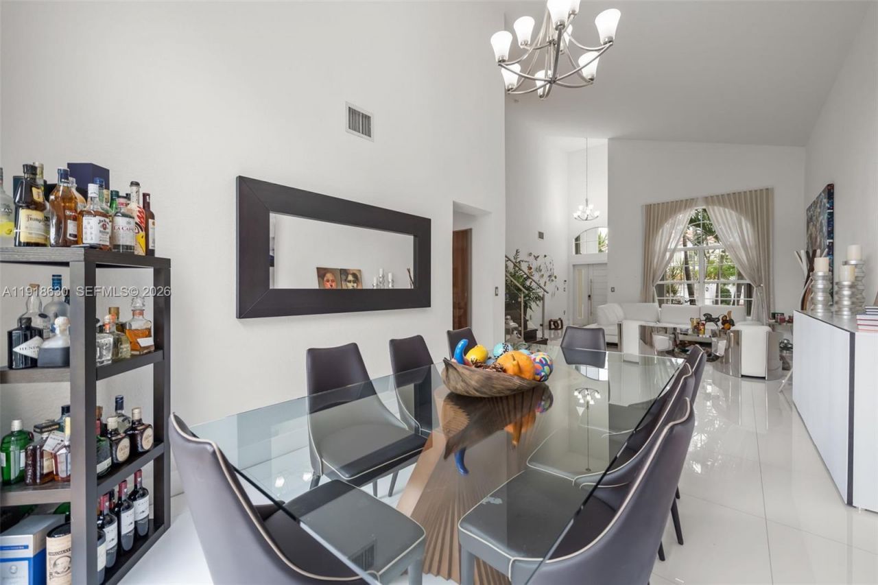 10794 NW 70th St, Doral, FL 33178 Photo