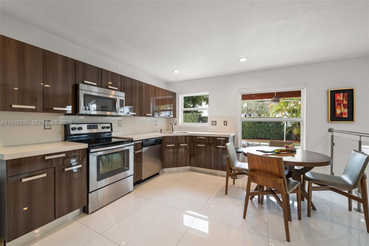 10794 NW 70th St, Doral, FL 33178 Photo