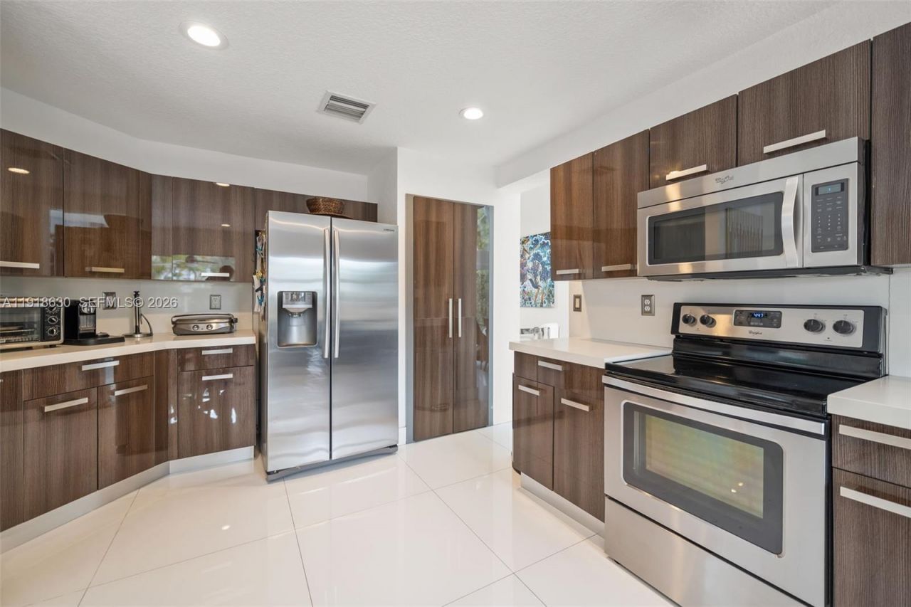 10794 NW 70th St, Doral, FL 33178 Photo