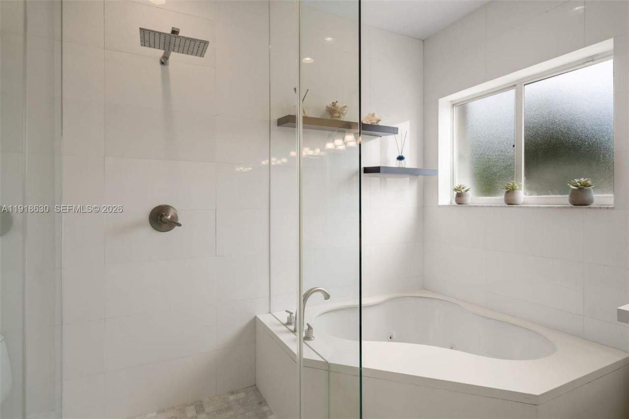 10794 NW 70th St, Doral, FL 33178 Photo