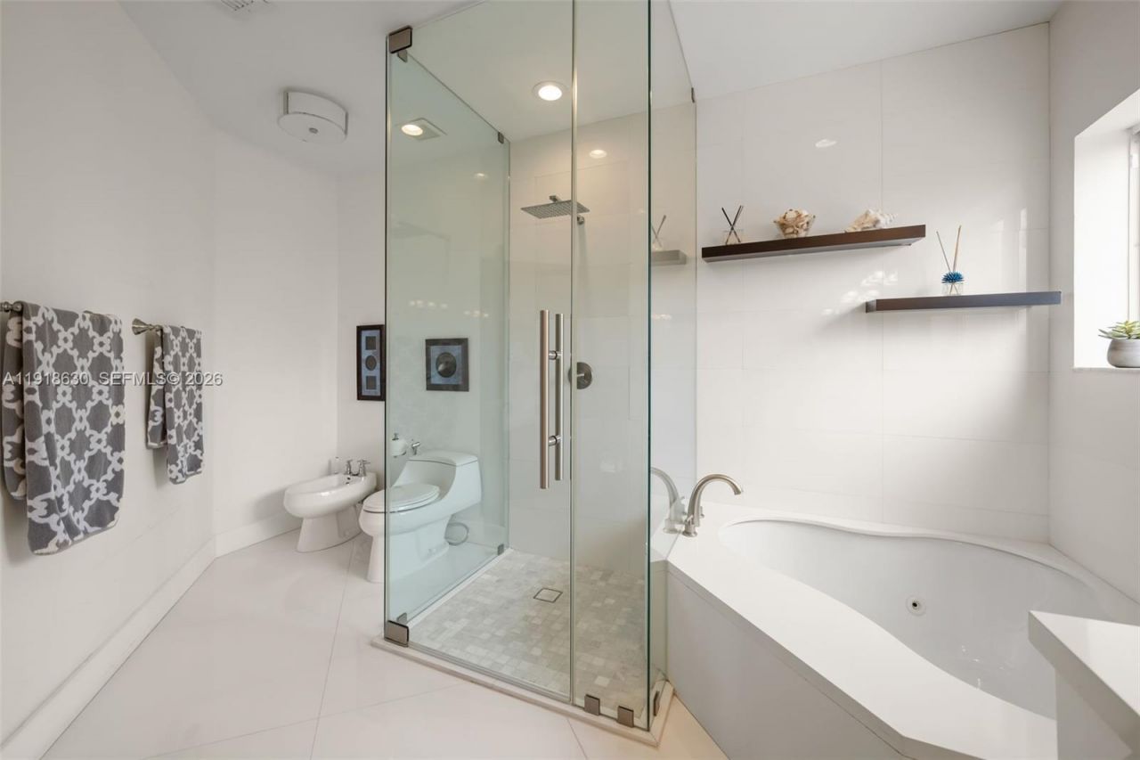 10794 NW 70th St, Doral, FL 33178 Photo