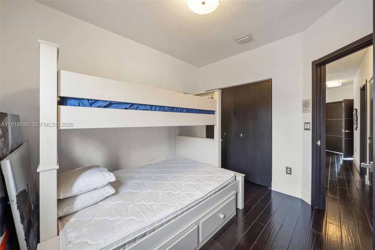 10794 NW 70th St, Doral, FL 33178 Photo