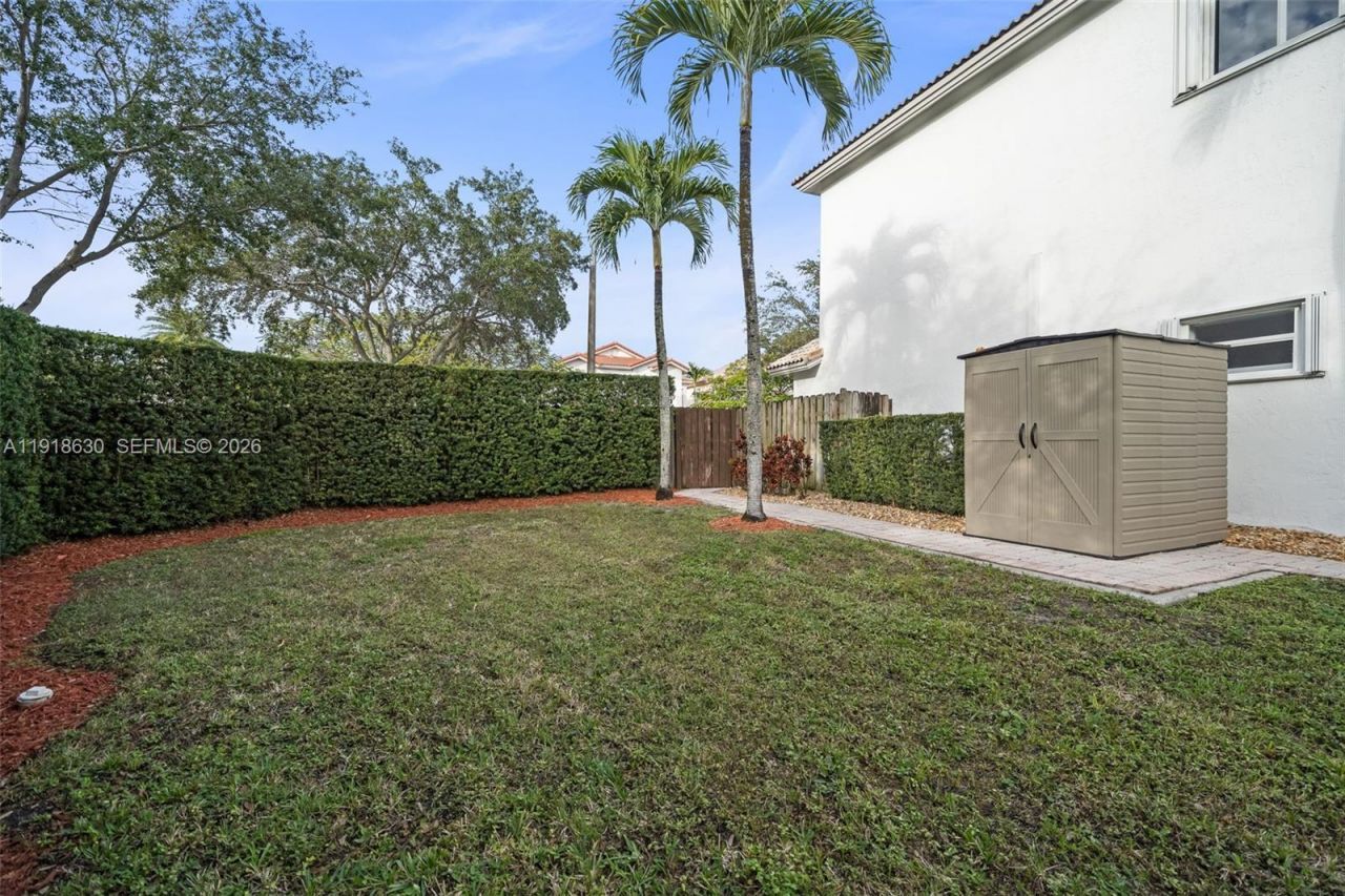 10794 NW 70th St, Doral, FL 33178 Photo