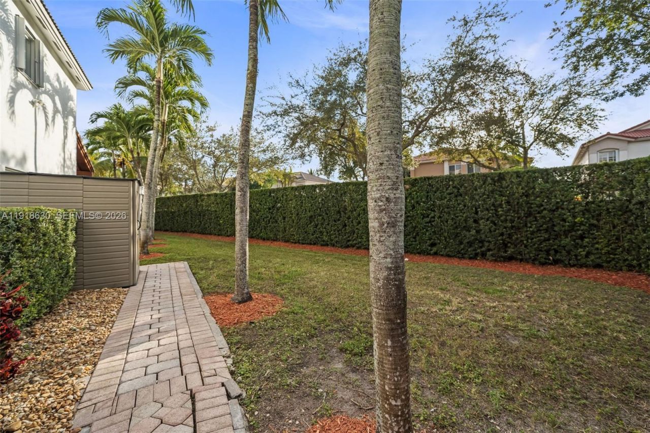 10794 NW 70th St, Doral, FL 33178 Photo