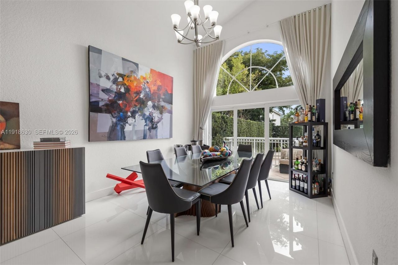 10794 NW 70th St, Doral, FL 33178 Photo