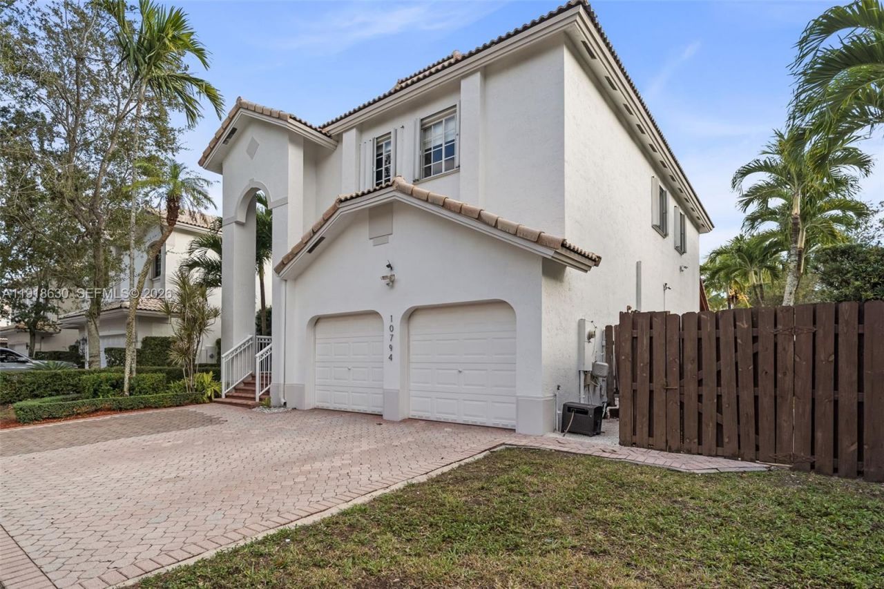 10794 NW 70th St, Doral, FL 33178 Photo