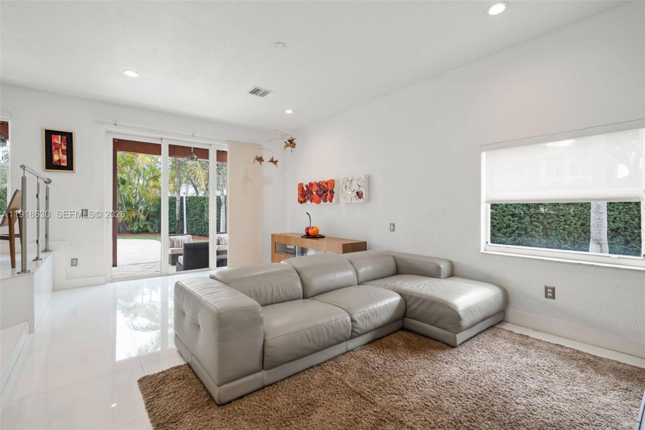 10794 NW 70th St, Doral, FL 33178 Photo