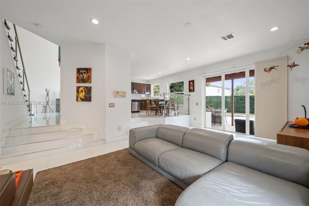 10794 NW 70th St, Doral, FL 33178 Photo