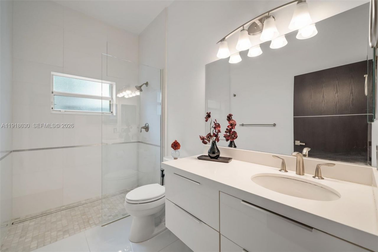 10794 NW 70th St, Doral, FL 33178 Photo