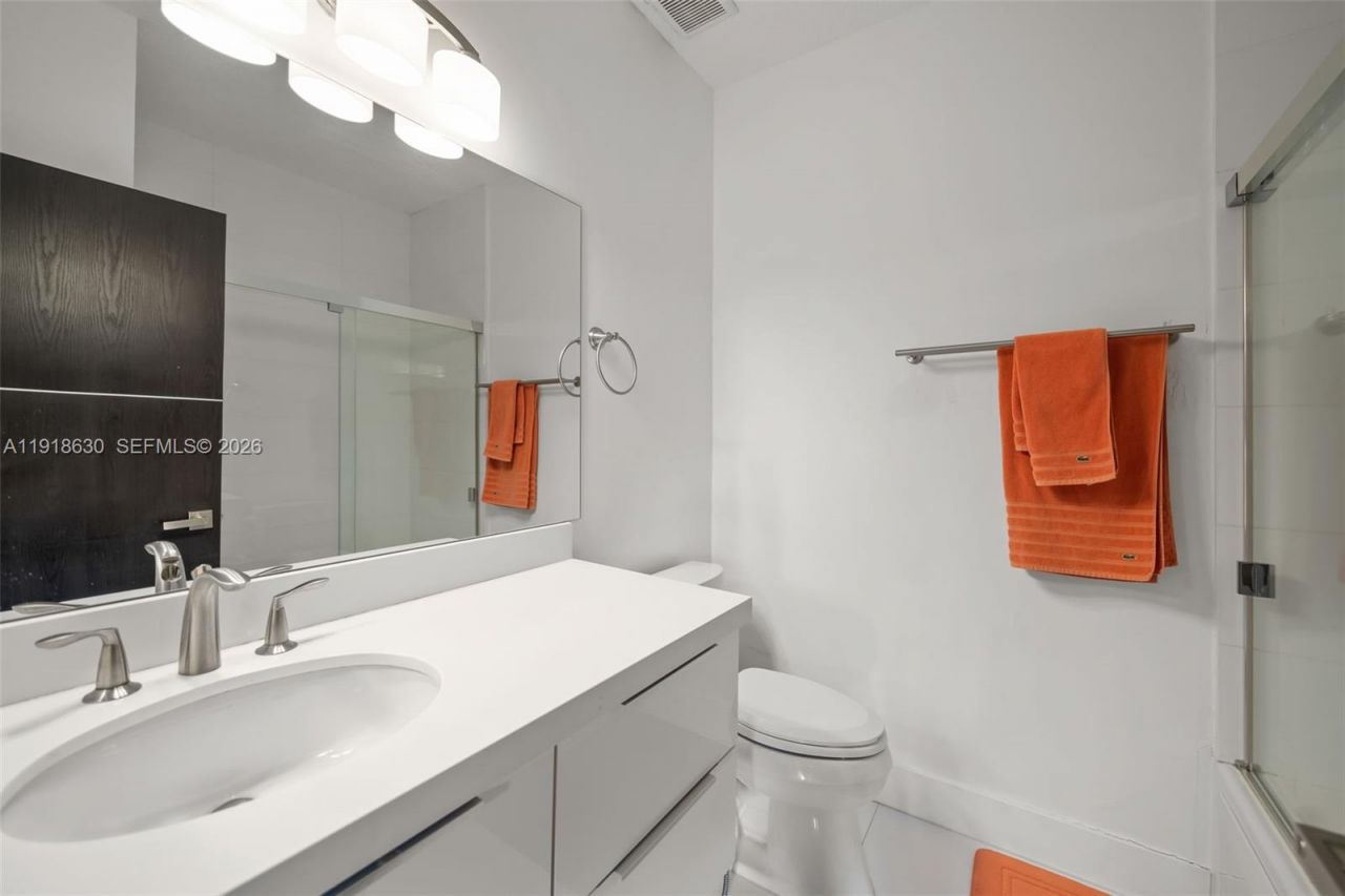 10794 NW 70th St, Doral, FL 33178 Photo