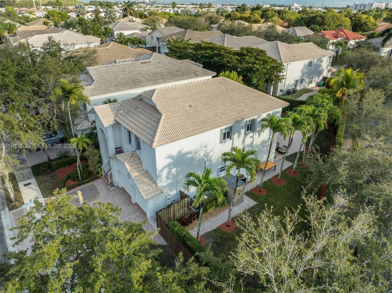 10794 NW 70th St, Doral, FL 33178 Photo