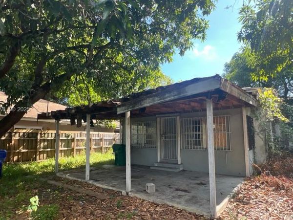 1168 NW 41st St, Miami, FL 33127