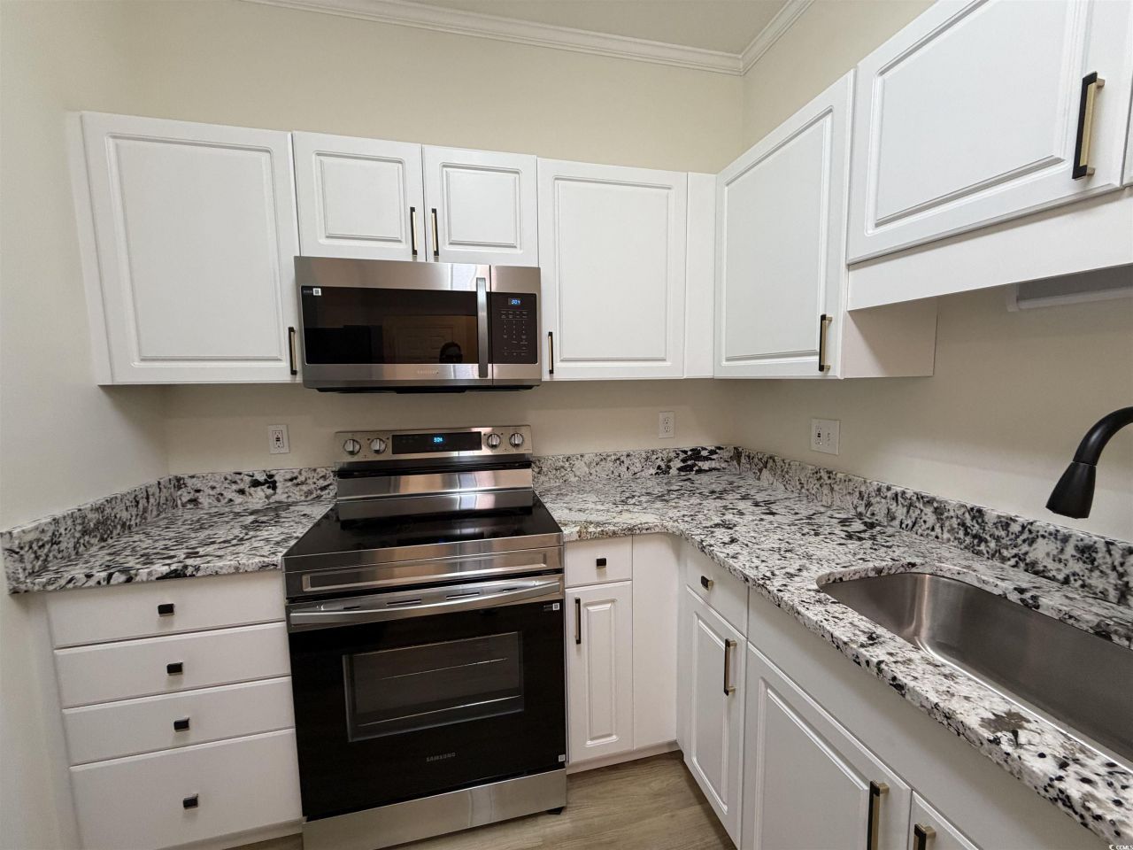 9755 Leyland Dr. Photo 10