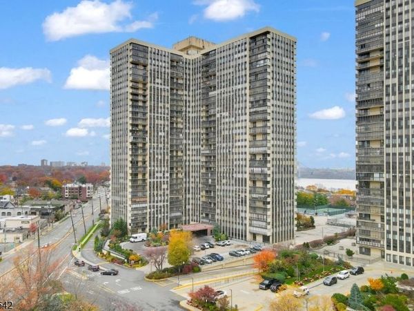 300 Winston Dr-C1601, Cliffside Park, NJ 07010