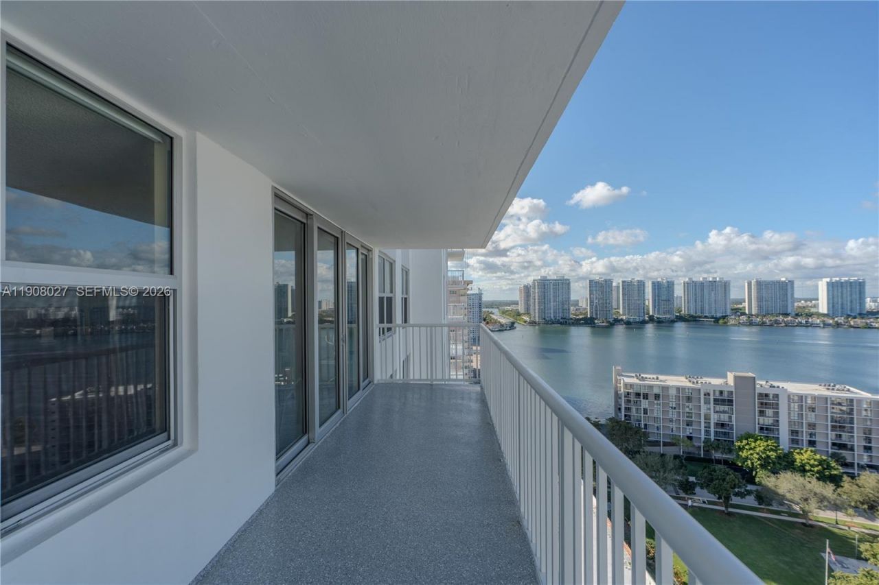 231 174th St, Unit 2202, Sunny Isles Beach, FL 33160 Photo