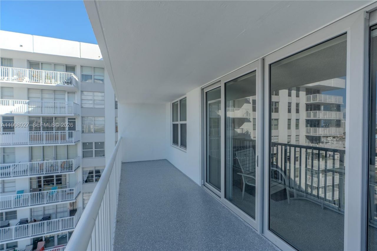 231 174th St, Unit 2202, Sunny Isles Beach, FL 33160 Photo