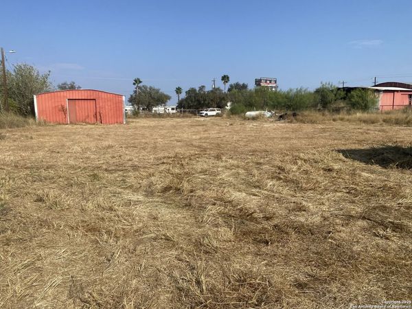 15650 interstate highway 35, Dilley, TX 78017