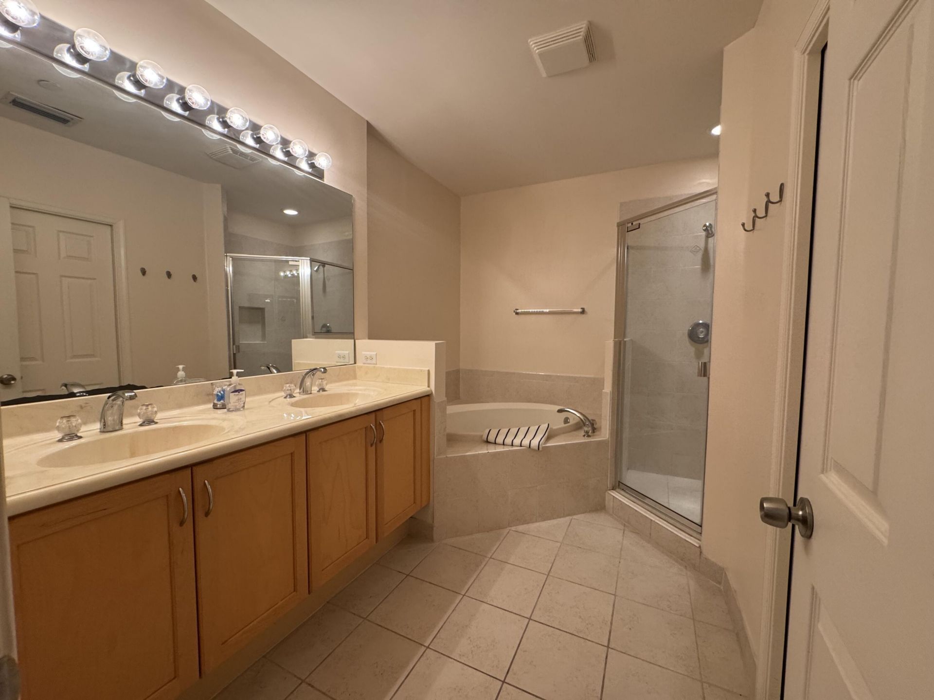 1033 NE 17th Way, Unit 604, Fort Lauderdale, FL 33304 Photo