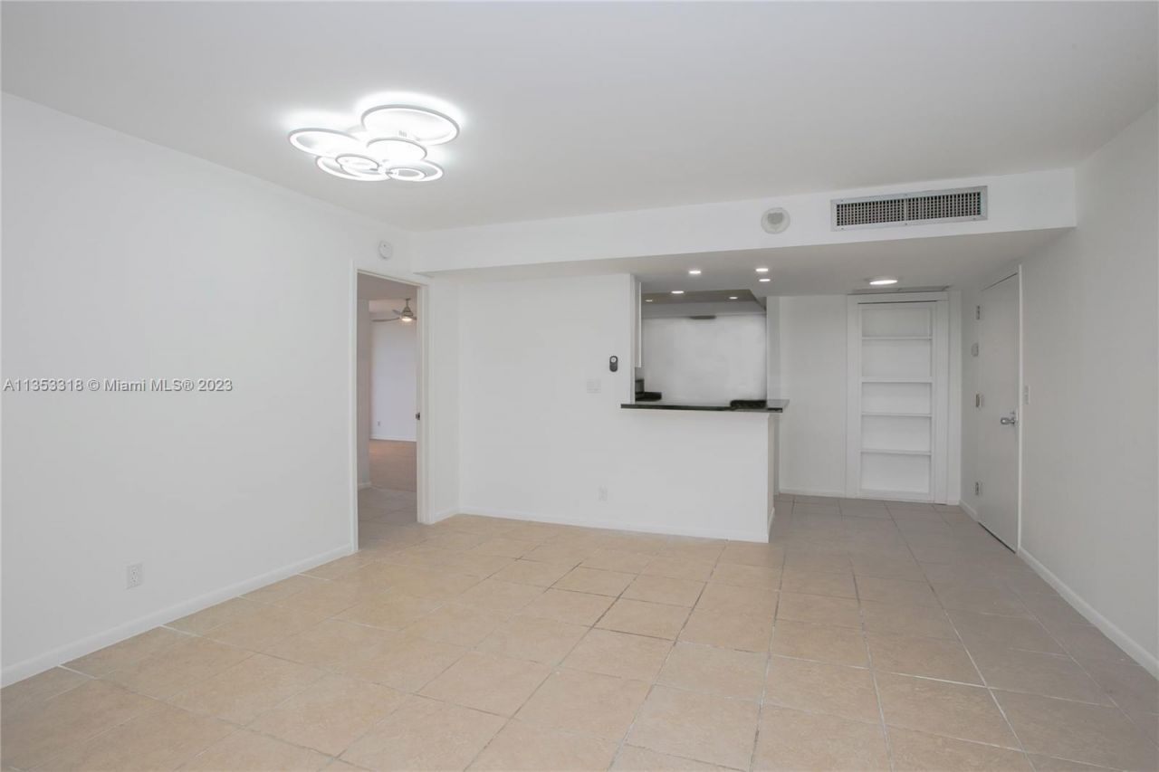 2400 Presidential Way, Unit 403, West Palm Beach, FL 33401 Photo