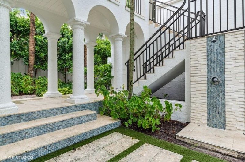 6103 N Ocean Boulevard N, Ocean Ridge, FL 33435 Photo
