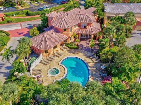 300 Uno Lago Drive, Unit 303, Juno Beach, FL 33408