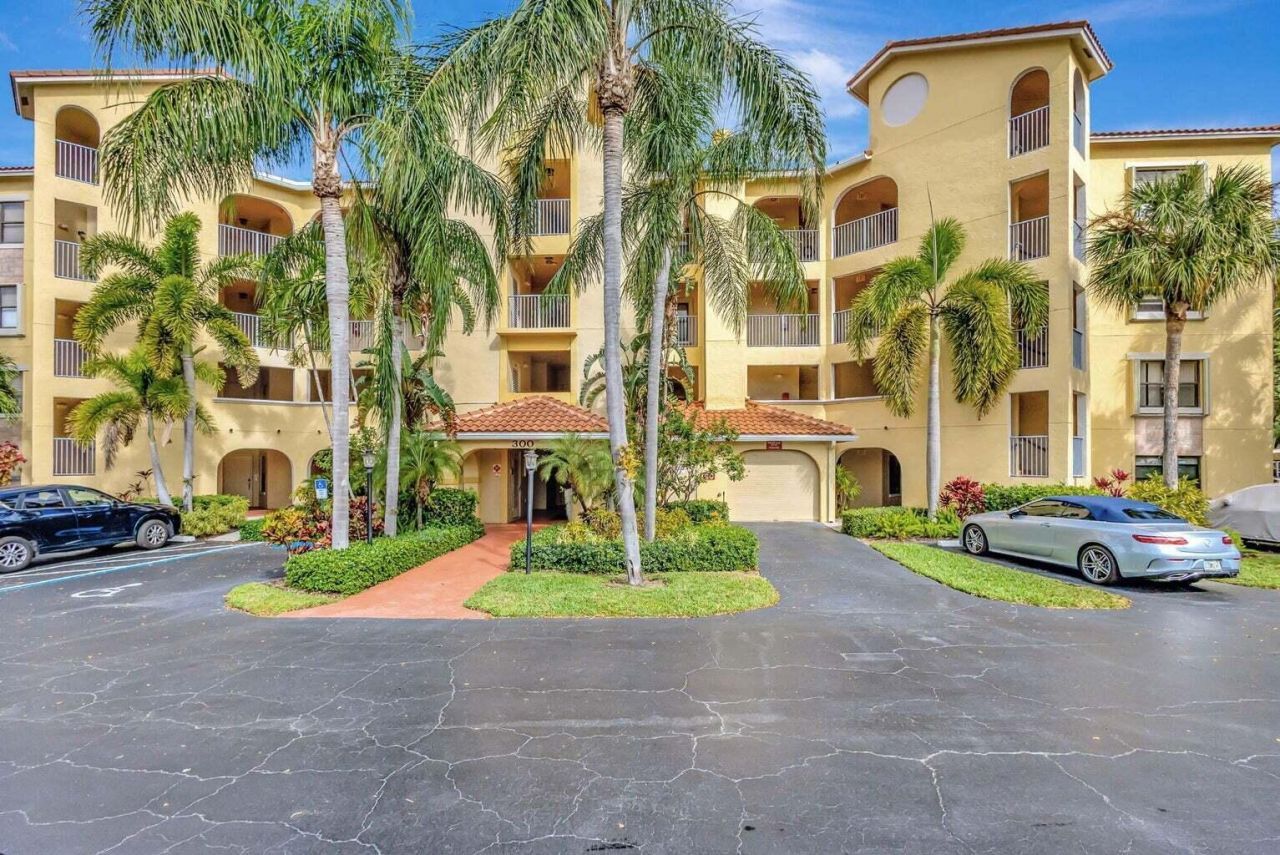 300 Uno Lago Drive, Unit 303, Juno Beach, FL 33408 Photo