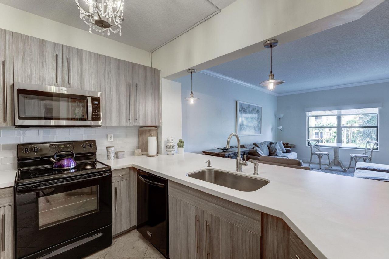 300 Uno Lago Drive, Unit 303, Juno Beach, FL 33408 Photo