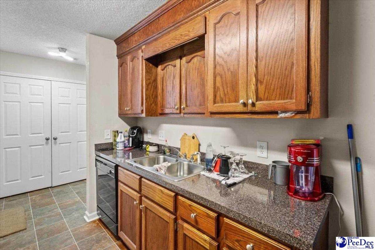 387 Drayton St Photo 11