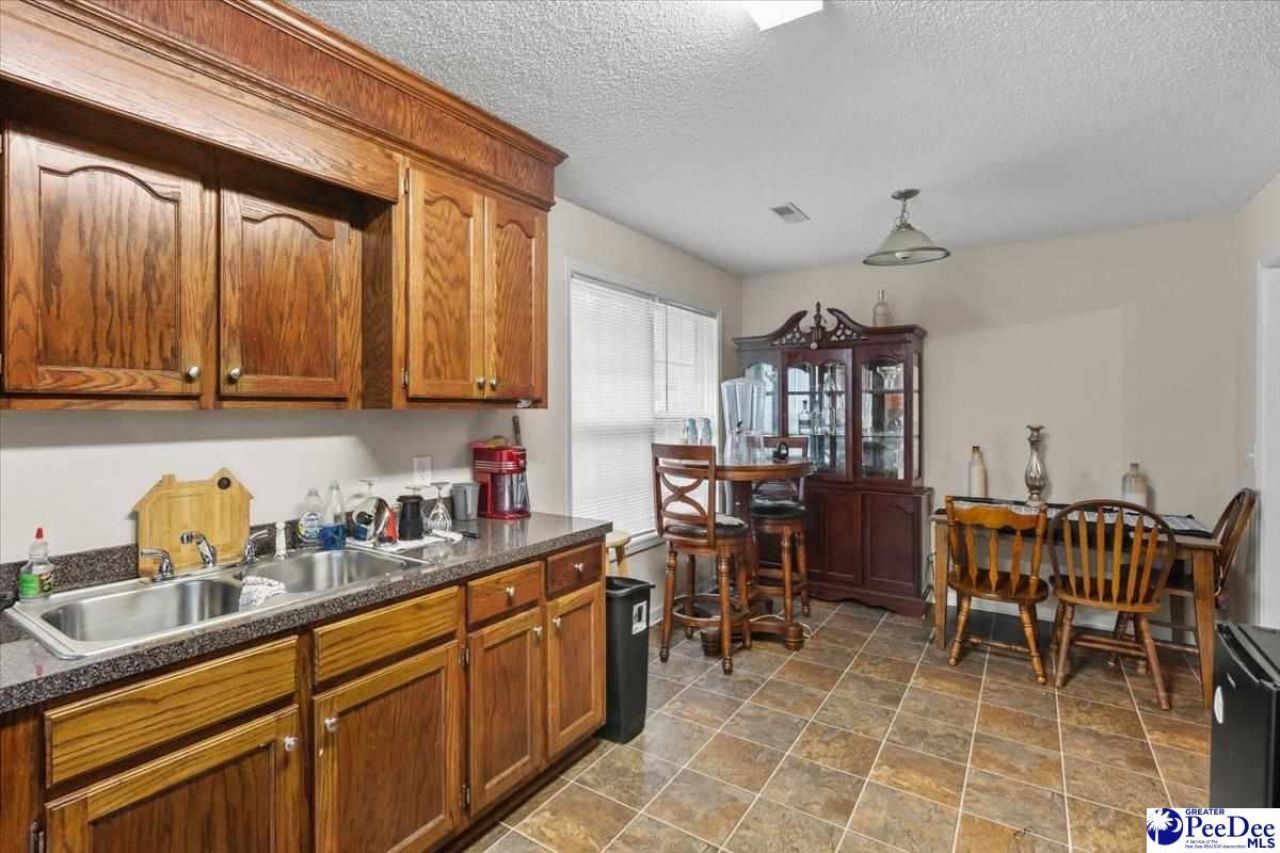 387 Drayton St Photo 12