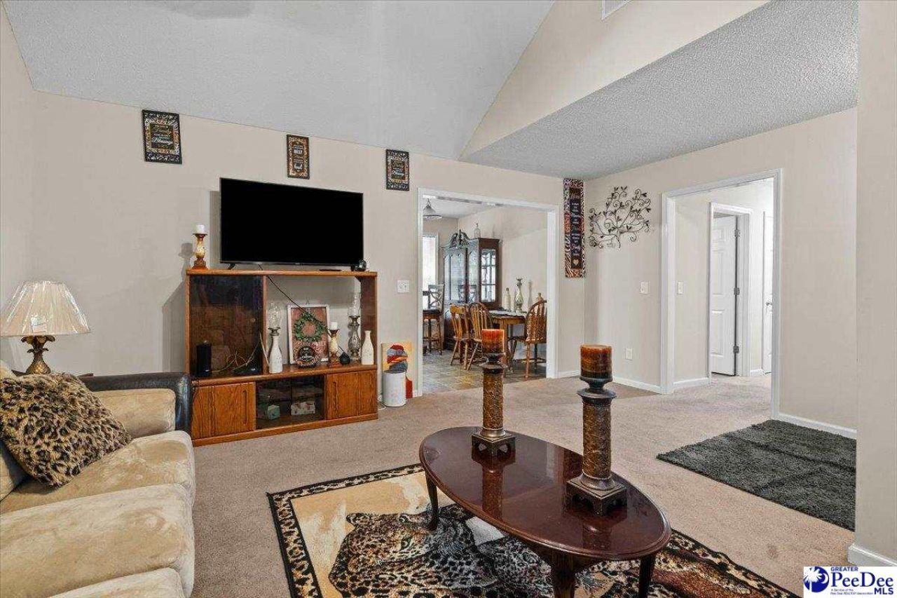 387 Drayton St Photo 6