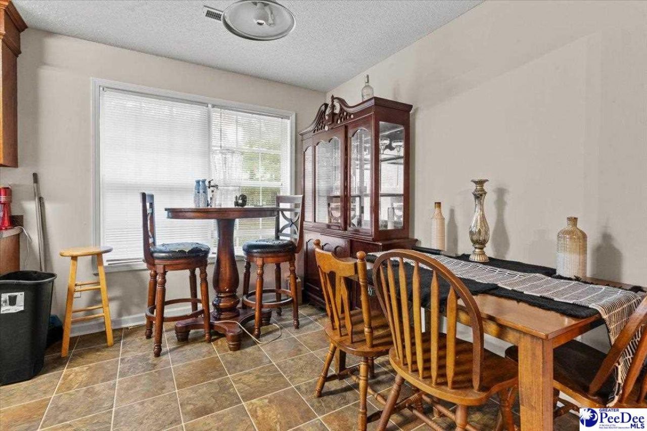 387 Drayton St Photo 7