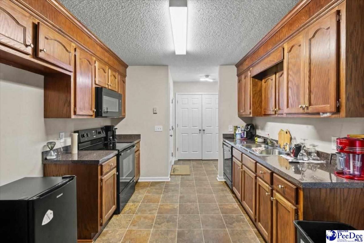 387 Drayton St Photo 9