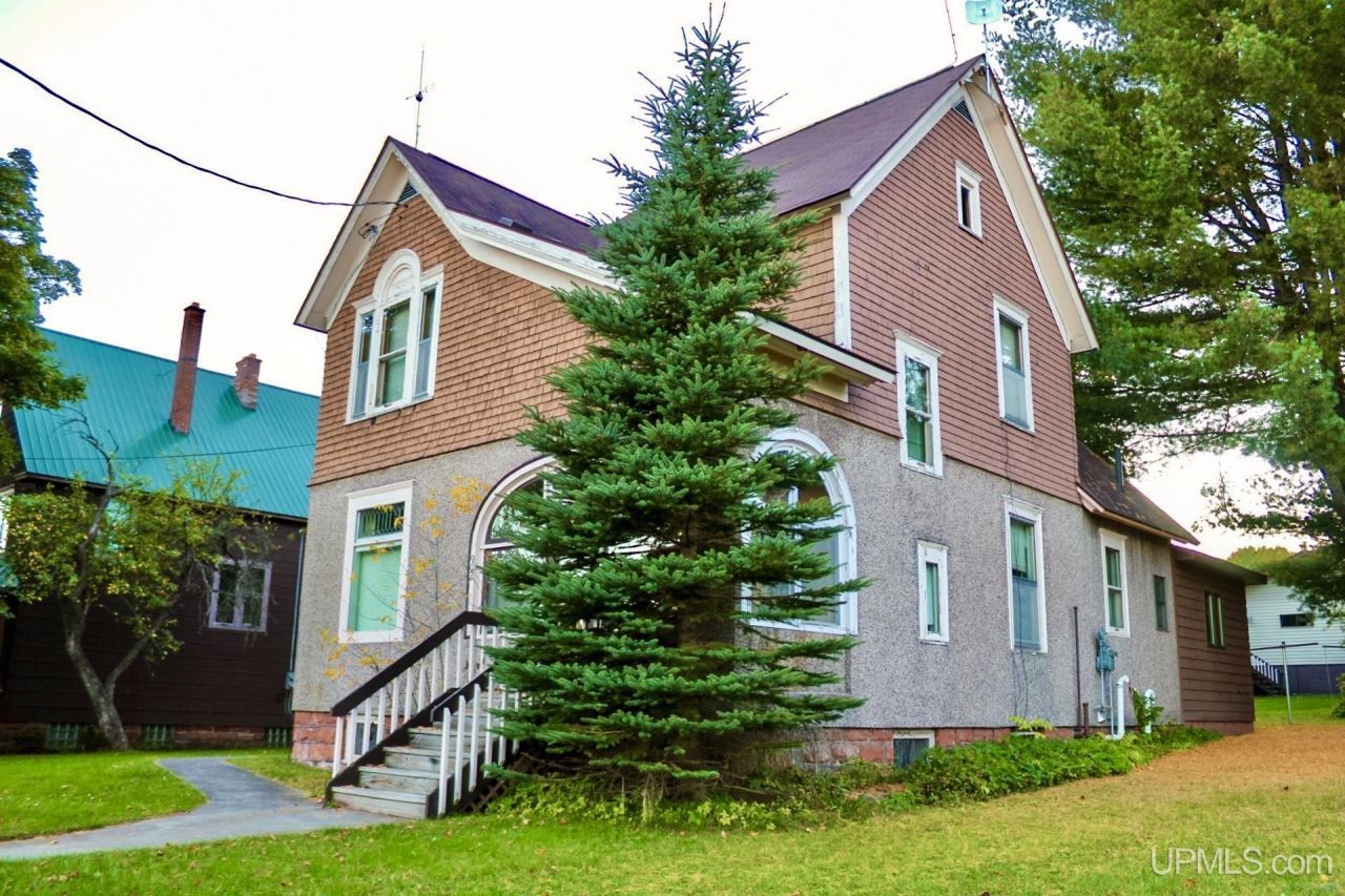 902 Calumet Street, Lake Linden, MI 49945 Main Photo