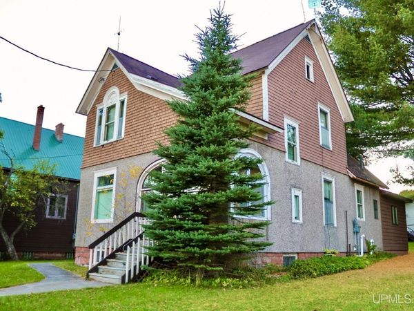 902 Calumet Street, Lake Linden, MI 49945