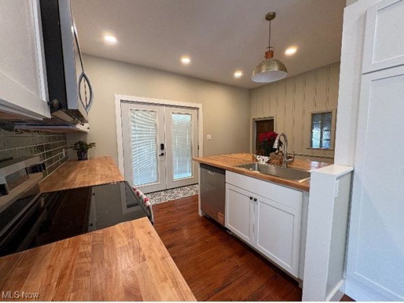 618 Parrish Street, Uhrichsville, OH 44683 Photo 2